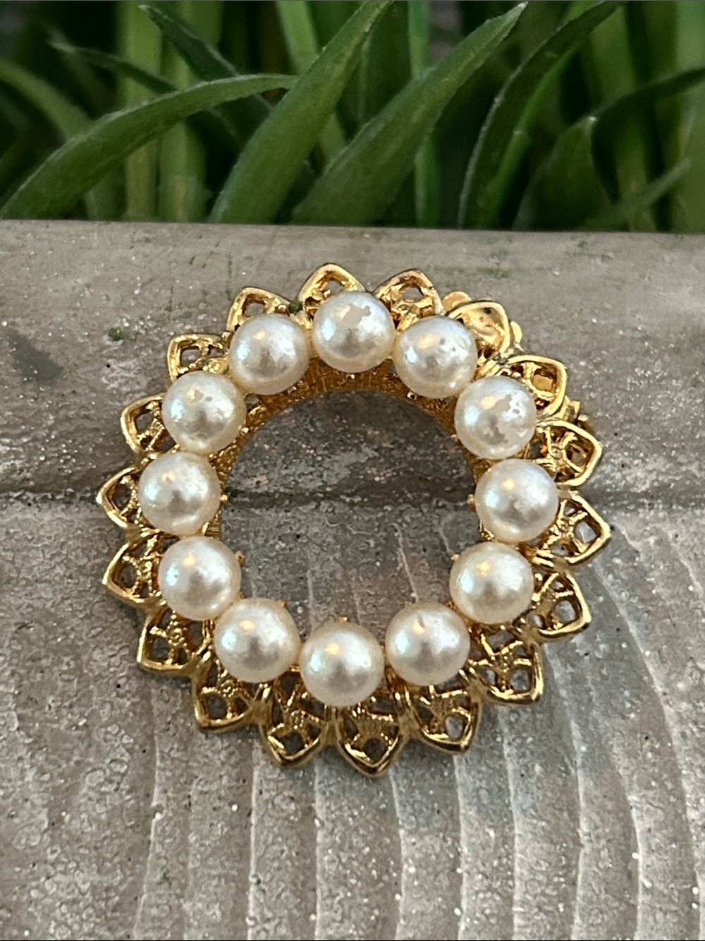Gold Pearl Circle Brooch - Elegant Women's Jewelry